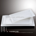 Hermoso plato de porcelana rectangular blanco plano